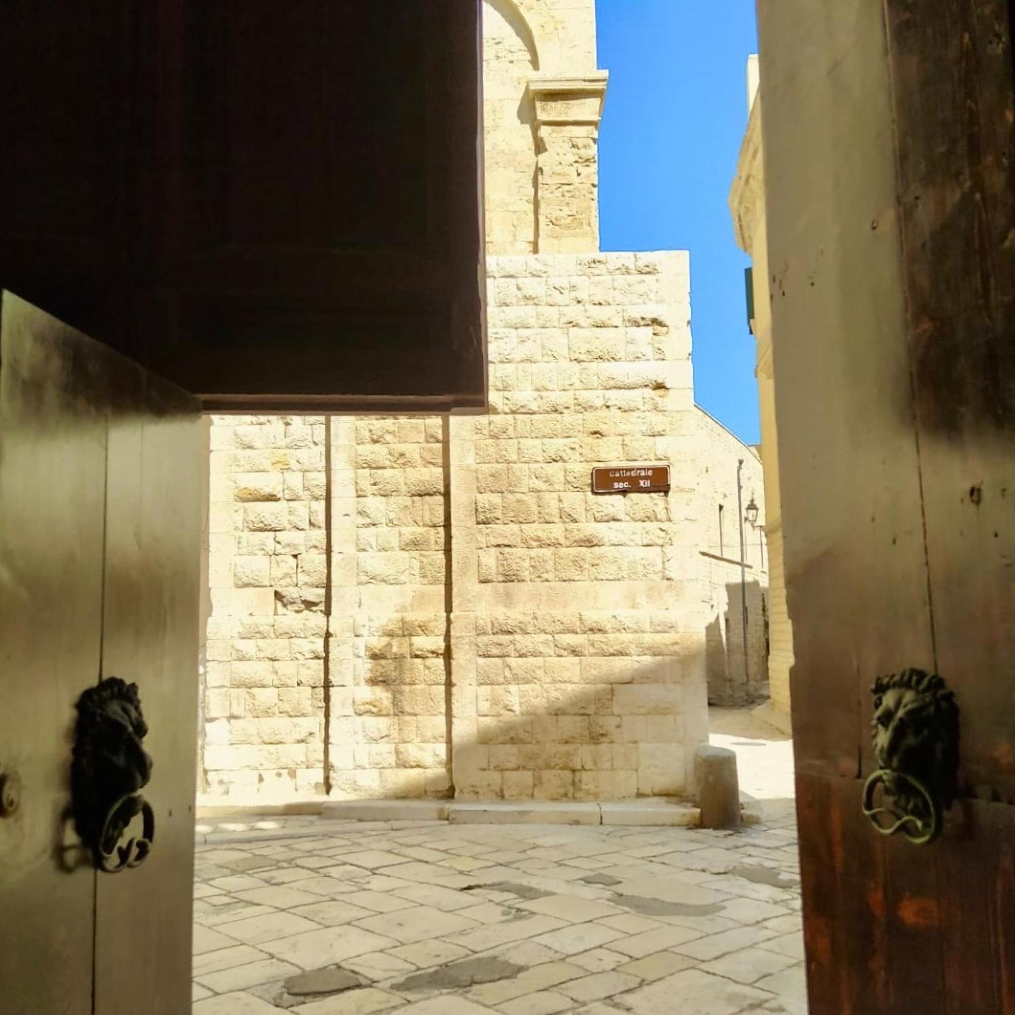 Palazzo Framarino Dei Malatesta - Noble Floor - XIV Century Giovinazzo Kültér fotó