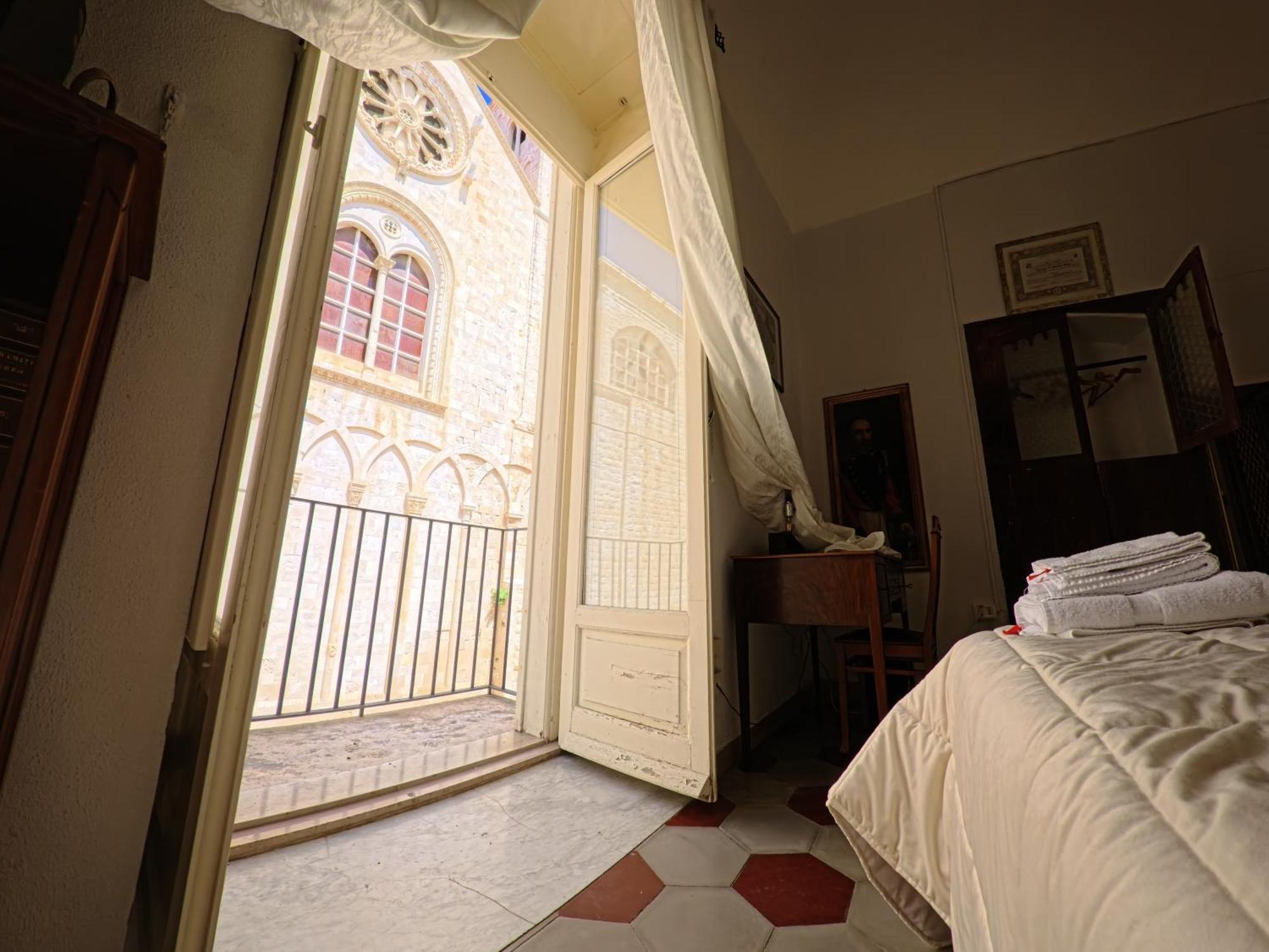 Palazzo Framarino Dei Malatesta - Noble Floor - XIV Century Giovinazzo Kültér fotó