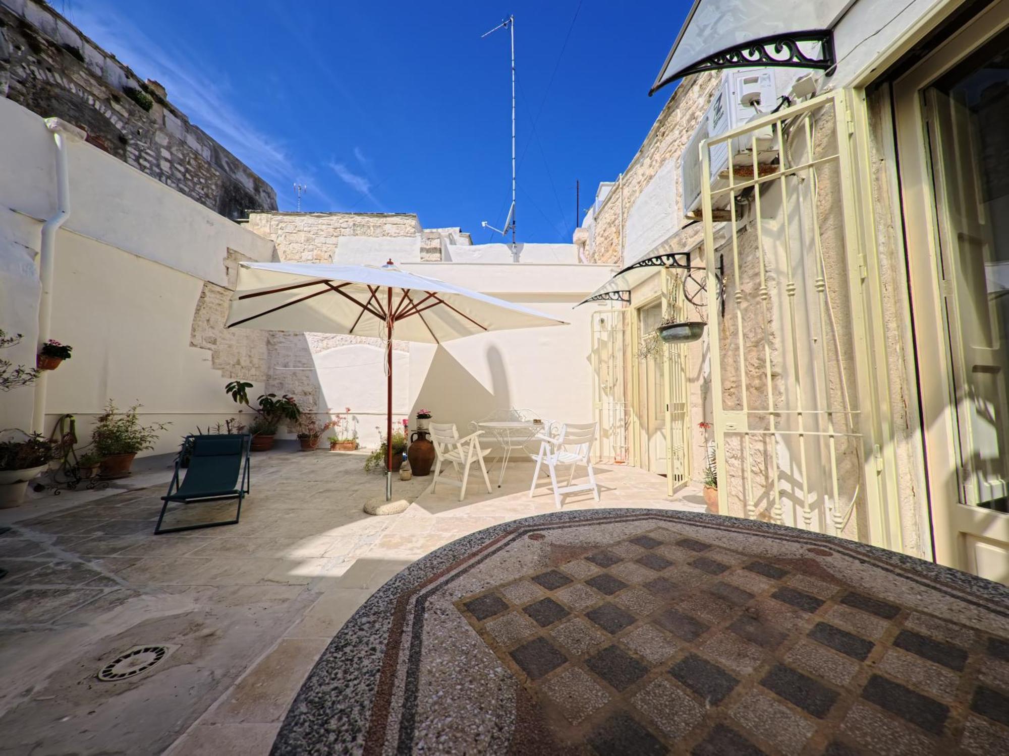 Palazzo Framarino Dei Malatesta - Noble Floor - XIV Century Giovinazzo Kültér fotó