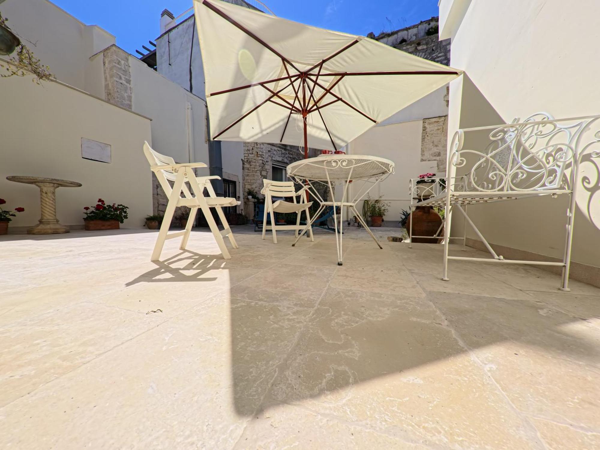 Palazzo Framarino Dei Malatesta - Noble Floor - XIV Century Giovinazzo Kültér fotó