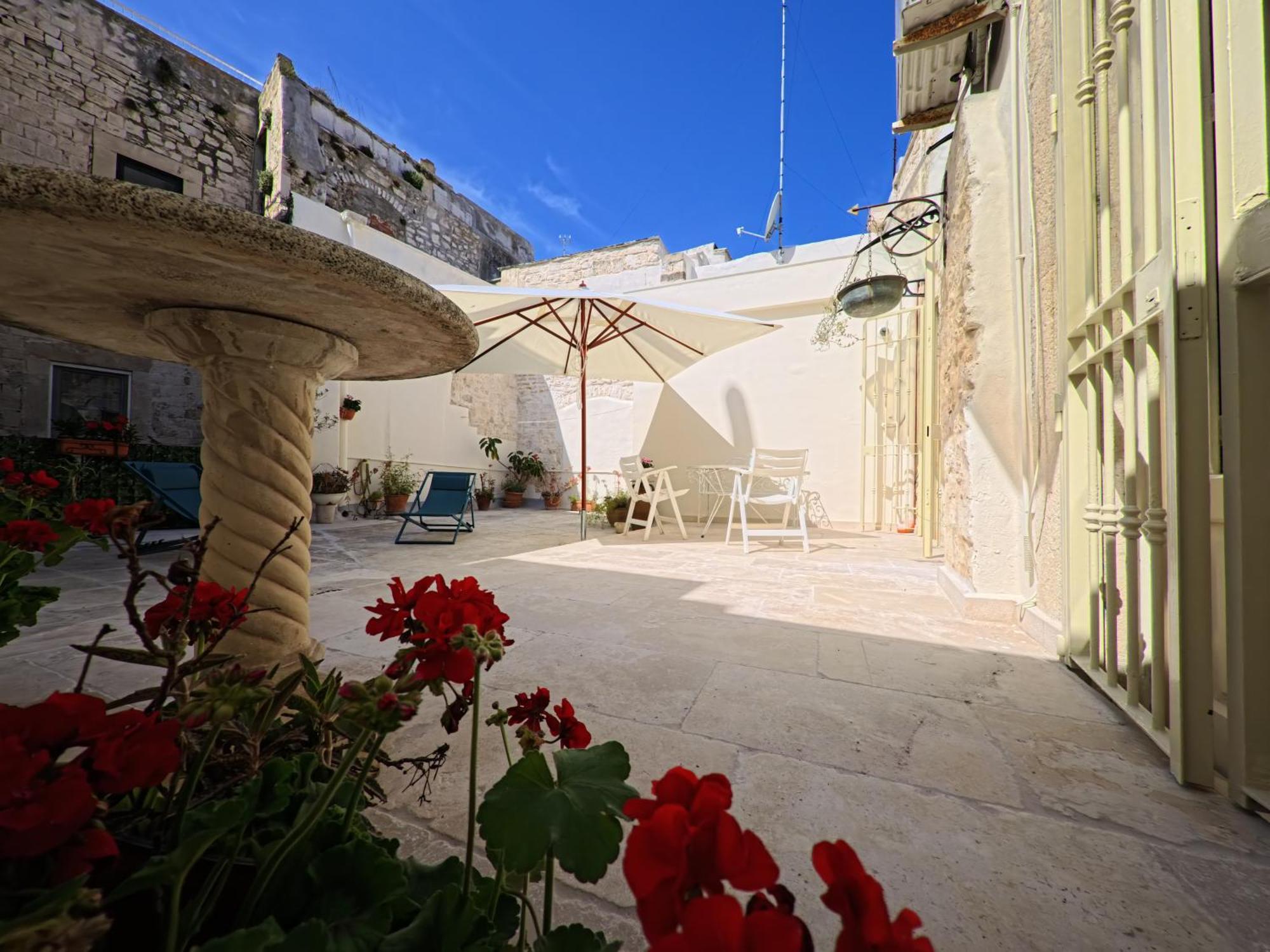 Palazzo Framarino Dei Malatesta - Noble Floor - XIV Century Giovinazzo Kültér fotó