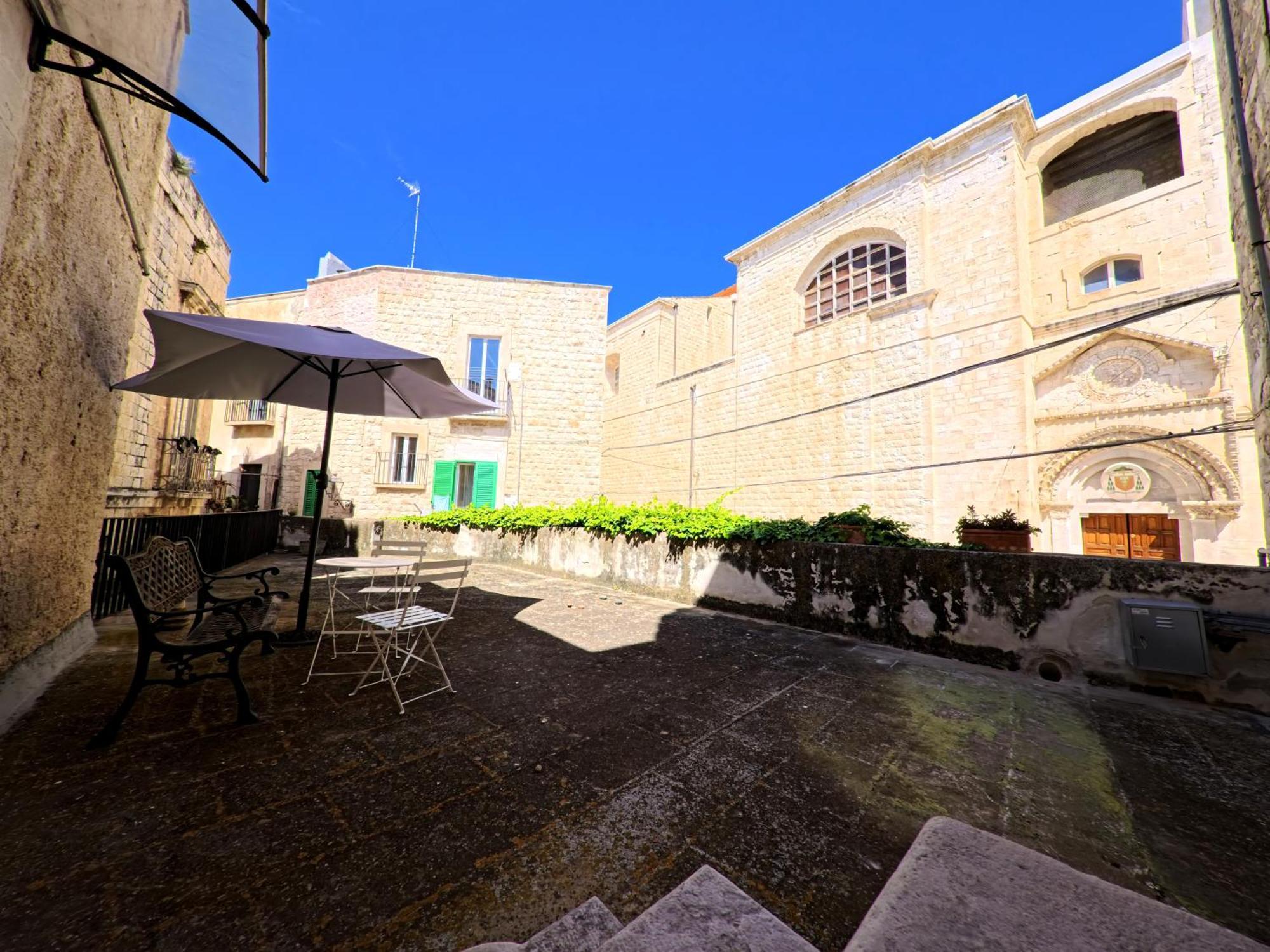 Palazzo Framarino Dei Malatesta - Noble Floor - XIV Century Giovinazzo Kültér fotó